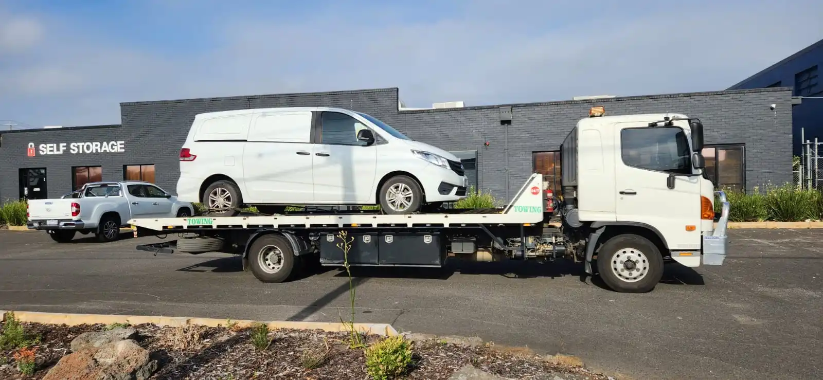 Flatbed tow truck with luxury vehicle in Melbourne